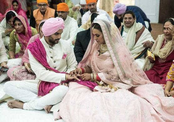 નોંધનીય છે કે, અંગદ બેદીના પિતા બિશનસિંહ બેદી ભારતીય ક્રિકેટ ટીમના પૂર્વ કેપ્ટન રહી ચૂક્યા છે, તેમની ગણતરી ભારતના મહાન સ્પિનર બૉલર્સમાં કરાય છે. બિશનસિંહ બેદી 1976માં ભારતીય ટીમના કેપ્ટન બન્યા, તેમને 22 ટેસ્ટમાં ભારતની કેપ્ટન્સી કરી જેમાં વેસ્ટઇન્ડિઝ વિરુદ્ધ પોર્ટ ઓફ સ્પેનની મેચ યાદગાર રહી હતી.