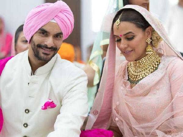 અંગદે યુટીવી બિન્દાસના પૉપ્યૂલર ટીવી શૉ 'ઇમૉશનલ અત્યાચાર'ની પહેલી સિઝનને હૉસ્ટ કરી છે. તે સેલિબ્રિટી રિયાલિટી શૉ 'ફિયર ફેક્ટર: ખતરો કે ખેલાડી'ની ત્રીજી સિઝનમાં પણ કામ કરી ચૂક્યો છે.