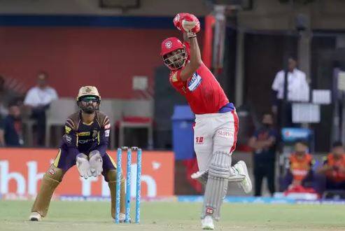  જ્યારે પંજાબ તરફથી  એન્ડ્રૂ ટાયે સર્વાધિક ચાર વિકેટ ઝડપી હતી. પંજાબના કેપ્ટન રવિચંદ્નન અશ્વિને ટોસ જીતી પ્રથમ બેટિગ કરવા કોલકાતાને આમંત્રણ આપ્યું હતું છે. 