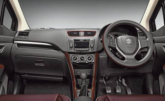 અર્ટિંગા લિમિટેડ ઓપ્શન સુપીરિયર વ્હાઇટ, સિલ્કી ગ્રે અને એક્વિસાઇટ મરુન એમ 3 કલર ઓપ્શનમાં મળશે. અગાઉની સરખામણીમાં કારમાં ઘણા કોસ્મેટિક પરિવર્તન થયા છે.