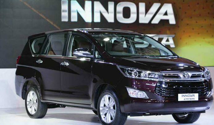 આ કારની સીધી સ્પર્ધા ટોયોટા ઇનોવા ક્રિસ્ટા સાથે થઈ શકે છે. ઇનોવા ક્રિસ્ટામાં 2.4 લીટર અને 2.8 લીટર ડીઝલ એન્જિન છે. જે આ સેગમેન્ટમાં કારને દમદાર બનાવે છે. ઇનોવા ક્રિસ્ટાની પ્રારંભિક કિંમત એક્સ શો રૂમ દિલ્હી રૂ.13.52 લાખ છે.