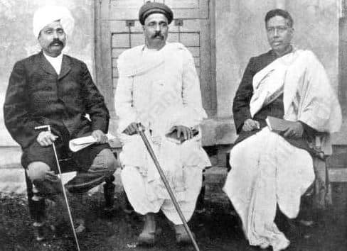 જયપુરઃ રાષ્ટ્રવાદી વિચારો ધરાવતી ભારતીય જનતા પાર્ટીની રાજસ્થાન સરકારના રાજમાં એક નવો વિવાદ ઉભો થયો છે. રાજસ્થાનમાં ધોરણ-8ના પુસ્તકમાં સ્વતંત્રતા સેનાની બાળ ગંગાધર તિલકને ફાધર ઓફ ટેરરિઝમ (આતંકવાદના જનેતા) ગણાવ્યા છે. 