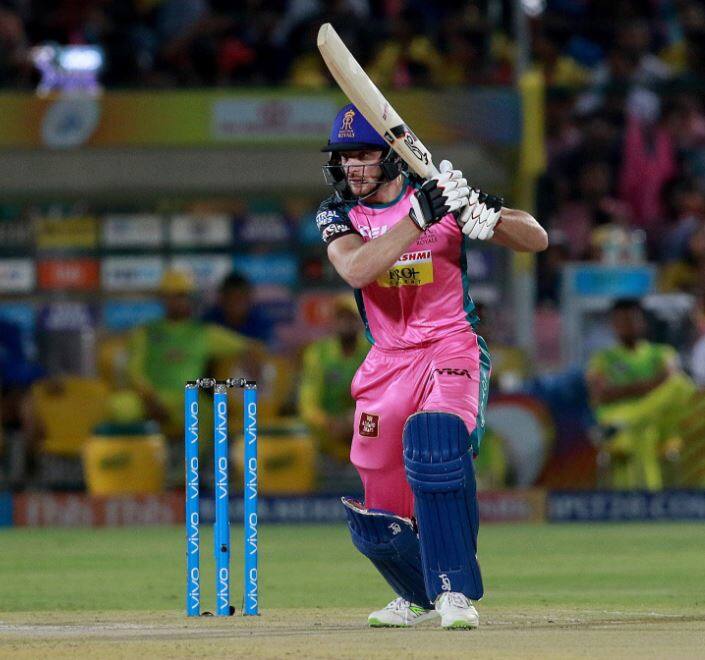 ટી-20 ક્રિકેટમાં સતત પાંચ અડધી સદી ફટકારવાનું કારનામું વિશ્વના માત્ર 3 બેટ્સમેનો જ કરી શક્યા છે. વીરેન્દ્ર સેહવાગ ઉપરાંત ઝિમ્બાબ્વેનો હેમિલ્ટન મસાક્ઝા 2012માં તથા પાકિસ્તાનનો કામરાન અકમલ 2017માં આ કારનામું કરી ચૂક્યા છે.