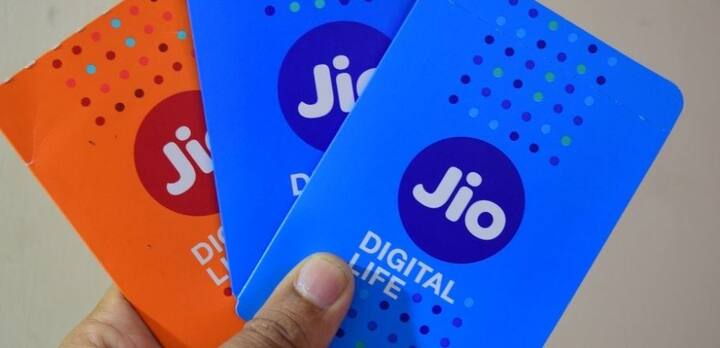 રિલાયન્સ જિઓએ ગુરુવારે નવા પોસ્ટપેડ પ્લાનની જાહેરાત કરી હતી, જે 199 રૂપિયા પ્રતિ માસના દરથી શરૂ થાય છે. જે અંતર્ગત જિયો 50 પૈસા પ્રતિ મિનિટના દરથી આંતરરાષ્ટ્રીય કોલ ઓફર કરી રહી છે. આ પ્લાન 15મેથી ગ્રાહકો માટે ઉપલબ્ધ બનશે.