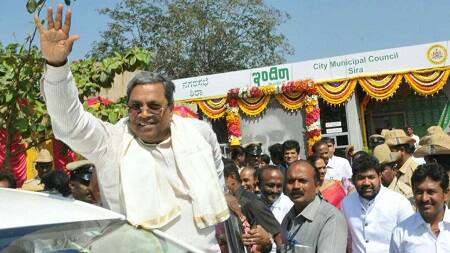 કર્નાટકની મુખ્યમંત્રી સિદ્ધારમૈયાએ મતદાન પૂર્ણ થયા બાદ તમામ ચેનલોના એગ્ઝિટ પોલના પરીણામ પર મોટું નિવેદન આપ્યું છે. સિદ્દારમેયાનો દાવો છે કે કર્ણાટકમાં ફરી કૉંગ્રેસની પૂર્ણ બહુમતવાળી સરકાર બનશે. જ્યારે બીજી તરફ ભાજપના પ્રવક્તા સુધાંષુ ત્રિવેદીએ ભાજપને 130 બેઠકો મળશે તેવો દાવો કર્યો છે.