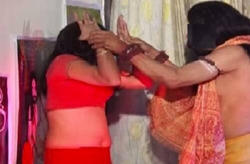 શુક્રવારે દાસબાપુનો ફરી યુવતીનાં પતિ પર ફોન આવ્યો હતો કે, તમે બંને પતિ-પત્ની બોરવાવ આવી દર્શન કરી જાવ. પતિએ પત્નીને બોરવાવ જવાનું કહેતાં તેણે ભુવાને ઘેર જવાની ના પાડી દીધી હતી. પતિના વારંવારના આગ્રહ છતાં યુવતી ત્યાં જવા માટે તૈયાર નહોતી થઈ.