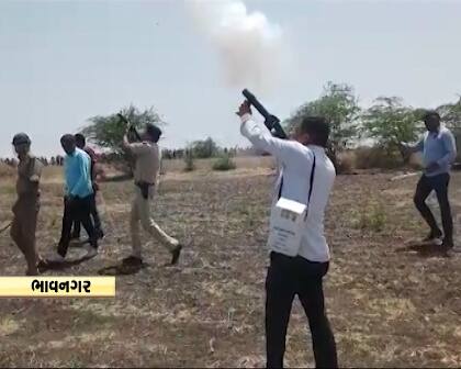  મળતી વિગતો અનુસાર, ભાવનગરના ઘોઘા તાલુકામાં જમીન સંપાદનો વિરોધ કરી રહેલા ખેડૂતો પર પોલીસે પોલીસે 15થી 20 ટિયર ગેસના સેલ છોડ્યા, અને લાઠીચાર્જ કર્યો હતો. ખેડૂતો બાડીપાડવામાં જમીન સંપાદનનો વિરોધ કરી રહ્યા છે. 