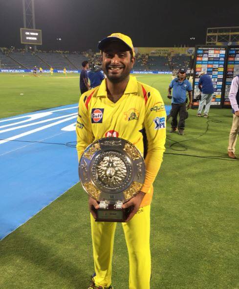 રાયડુ અનેક વાર મેદાન પર ખેલાડીઓ અને એમ્પાયરો સાથે બાખડી ચૂક્યો છે. 2005માં તે પૂર્વ ક્રિકેટર શિવલાલ યાદવના પુત્ર અર્જુન સાથે ઝઘડી પડ્યો હતો. અર્જુને રાયડુ પર સ્ટીકથી હુમલો કર્યો હતો. આ ઉપરાંત રાયડુએ એક વૃદ્ધ સાથે પણ મારપીટ કરી હતી. જેના કારણે તની ઘણી આલોચના થઈ હતી.