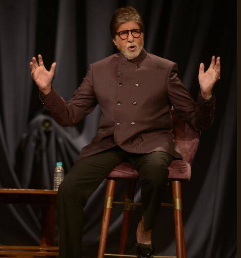 માર્વલ સ્ટુડિયની ફિલ્મ અવેન્જર્સઃ ઈન્ફિનિટી વોર હાલ વિશ્વભરમાં બોક્સઓફિસ પર ટંકશાળ પાડી રહી છે. ફિલ્મની દરેક જગ્યાએ પ્રશંસા થઈ રહી છે અને સૌથી વધારે કમાણી કરનારી સુપરહીરો ફિલ્મ બની ગઈ છે. વિશ્વભરમાં આ ફિલ્મે 10,108 કરોડ રૂપિયાથી વધારે બિઝનેસ કર્યો છે, પરંતુ અમિતાભ બચ્ચનને ફિલ્મ જોઈ સમજાયું નહીં કે શું થઈ રહ્યું છે.