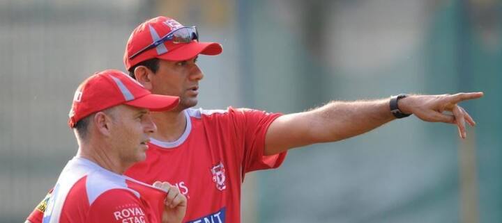 પ્રીતિ પાસેથી યોગ્ય જવાબ ન મળ્યા બાદ સિંધિયા ટીમના બોલિંગ કોટ વેંકટેશ પ્રસાદ પાસે ગયા અને તેમની સાથે પણ વાતચીત કરી. આ બંને વચ્ચે શું વાત થઈ તેની કોઈ જાણકારી સામે આવી નથી.