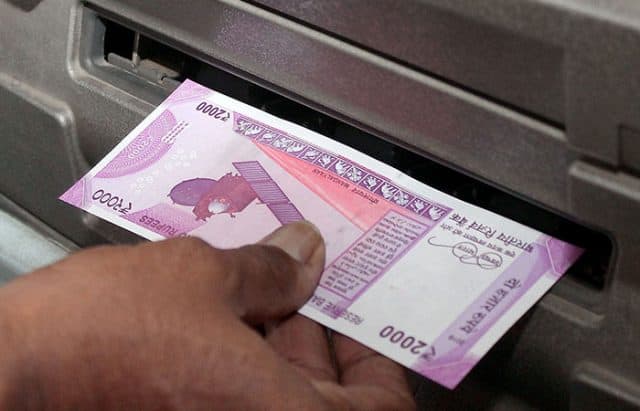  ફાટી ગયેલી અથવા ગંદી થઈ ગયેલી નોટોની બદલી RBI(note refund) નિયમો અંતર્ગત આવે છે, જે RBI એક્ટના સેક્શન 28નો ભાગ છે. આ એક્ટમાં 5, 10, 50, 100, 500, 1000, 5000ની નોટનો ઉલ્લેખ છે, પરંતુ 200 અને 2000નો તેમાં કોઈ ઉલ્લેખ નથી. સરકાર અને RBIએ તેના એક્સચેંજ પર લાગુ થનારી જોગવાઈમાં સુધારા હજી નથી કર્યા.
