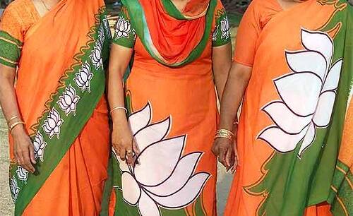 આ સેવાકીય પ્રવૃતિ હેઠળ ગત 2011 દરમિયાન જિલ્લા ઉદ્યોગ કેન્દ્રમાં ફરજ બજાવતા બિરેન ઠાકોરના સંપર્કમાં આવ્યા હતાં. જેમાં બિરેન ઠાકોર પશુપાલન વિભાગ દ્વારા મહિલાઓને રોજીરોટી મળશે એવા હેતુસર ભેંસના તબેલાનો પ્રોજેક્ટ મેળવી આપશે એવી લાલચ આપી હતી.