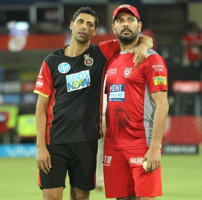 મેચ પહેલા આશીષ નહેરા અને યુવરાજ સિંહ