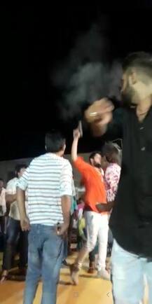 જુનાગઢમાં કોંગ્રેસ નેતાના પુત્રની દબંગાઇ, લગ્ન પ્રસંગે જાહેરમાં હવામાં કર્યું ફાયરિંગ