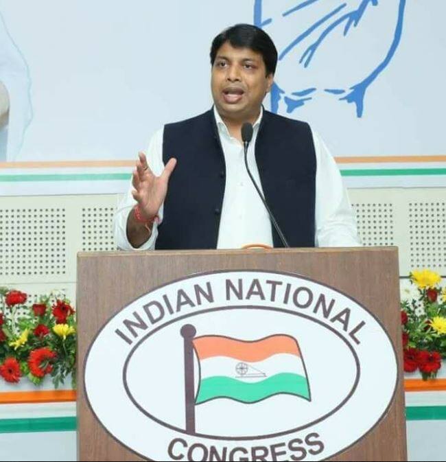 વિધાનસભા ચૂંટણીઓ દરમિયાન પ્રદેશ કોંગ્રેસનું આઇટી સેલ સક્રિય જોવા મળ્યું હતું પરંતુ આ સક્રિયતા ફક્ત ચૂંટણીઓ પૂરતી મર્યાદિત રહેતી હતી જેના કારણે આ ફેરફાર જોવા મળ્યા છે. આઇટી સેલના પૂર્વ ચેરમને રોહન ગુપ્તા સામેની ફરિયાદોના કારણે આ બદલાવ આવ્યો હોવાનું સૂત્રો જણાવી રહ્યા છે. 