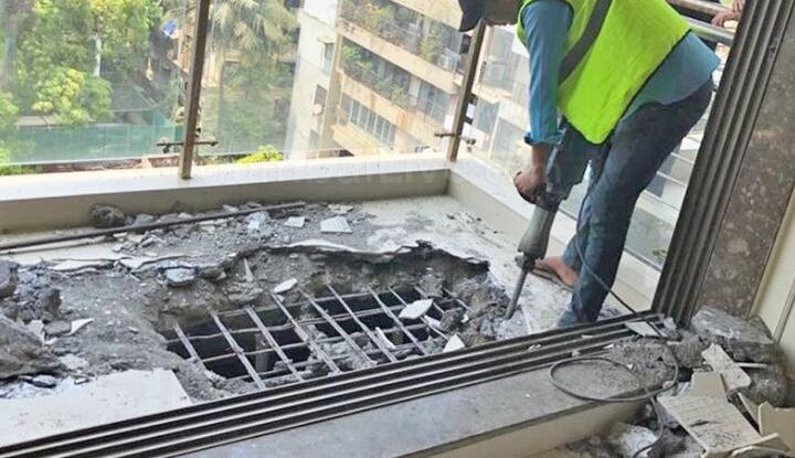 આમ છતાં વધુ જોરશોરથી કામ થતું હોવાનું જણાતાં ગાંધીનગરથી આવેલા સીધા આદેશના પગલે મ્યુનિસિપલ સત્તાવાળાઓને આ બાંધકામ હટાવવાની ફરજ પડી હતી. જોકે આની પહેલાં બિલ્ડર દ્વારા લાગવગ લગાવવાના અનેક પ્રયાસો થયા હતા.