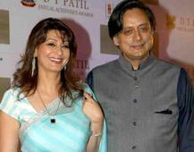 સુનંદા પુષ્કર કેસઃ દિલ્હી પોલીસે શશિ થરૂરને બનાવ્યો આરોપી, દાખલ કરી 3000 પેજની ચાર્જશીટ