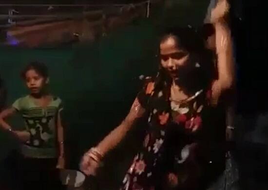 મહત્વપૂર્ણ છે કે, ત્રણ દિવસ બાદ આરતીના પણ લગ્ન નિર્ધાર્યા હતાં. ત્યારે આરતીએ ક્યા કારણોસર આપઘાત કર્યો તે અંગે પોલીસે તપાસ શરૂ કરવામાં આવી છે. જ્યારે લગ્નમાં સૌથી કોઈ હાજર મુશ્કેલીમાં મુકાઈ ગયા હતાં. 