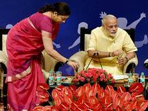 નરેન્દ્ર મોદીએ સ્મૃતિ ઈરાની પાસેથી કેમ માહિતી-પ્રસારણ મંત્રાલય છિનવી લીધું? જાણો વિગત