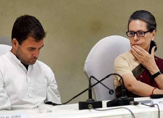 કર્ણાટક વિધાનસભા ચૂંટણી પરિણામ 2018 માટે મતગણતરી સવારે 8 કલાકે શરૂ થશે. ચૂંટણી બાદ એક્ઝિટ પોલમાં રાજ્યમાં ત્રિશંકુ વિધાનસભાનો અંદાજ લગાવાવમાં આવ્યો છે. એવામાં પૂર્વ પીએમ એચડી દેવગૌડાની જેડીએસ કિંગમેકરની ભૂમિકા ભજવી શકે છે. 