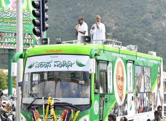 પૂર્વ મુખ્યમંત્રી કુમારસ્વામી રામાનગરમથી ત્રણ વખત ધારાસભ્ય રહી ચુક્યા છે. તેમના પત્ની અનીતા ચન્નપટ્ટણ 2013ની વિધાનસભા ચૂંટણીમાં વર્તમાન પરિવહન મંત્રી અને કોંગ્રેસ નેતા એચ.એમ.રેવન્ના સામે હારી ગયા હતા, જે બાદ આ વખતે ખુદ કુમારસ્વામીએ અહીંથી ફોર્મ ભર્યું હતું.