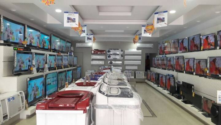 વ્હર્લપૂલ ઈન્ડિયા પહેલા ગોદરેજ એપ્લાયન્સેસે પણ જૂનથી તેની પ્રોડક્ટના ભાવ વધારવાના સંકેત આપ્યા હતા. ગત મહિને 29 એપ્રિલે કંપનીએ કહ્યું હતું કે જૂનથી ઉત્પાદનના ભાવ વધારવો જરૂરી થઈ ગયો છે. ક્રૂડ ઓઈલની કિંમતમાં સતત વધારો થઈ રહ્યો છે. આ ઉપરાંત ડોલર સામે રૂપિયો પણ નબળો પડી રહ્યો છે.