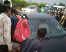 અમદાવાદ: SG હાઈવે પર કાર ચાલકને અચાનક સુગર ઘટી જતાં કાર લોખંડની રેલિંગ સાથે અથડાઈ