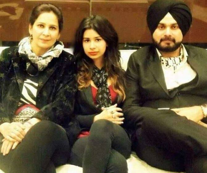 અમૃતસરઃ 1988 રોડરેઝ મામલામાં નવજોત સિદ્ધુને મંગળવારે સુપ્રીમ કોર્ટમાંથી રાહત મળ્યા બાદ તેની દીકરી રાબિયા સિદ્ધુએ મીડિયા સમક્ષ ખુશી વ્યક્ત કરી હતી. રાબિયાએ સૌથી પહેલા ભગવાન અને કોર્ટનો આભાર માન્યો હતો.