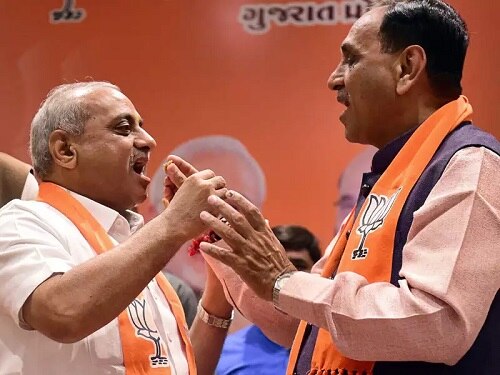 લોકસભાની ચૂંટણીને જ્યારે એક વર્ષનો જ સમય બાકી રહ્યો છે ત્યારે નરેન્દ્ર મોદી પોતાના હોમ ગ્રાઉન્ડની સ્થિતિને સુધારવામાં લાગી ગયા છે. વિજય રૂપાણીને સત્તાનું સુકાન બીજી વખત સોંપ્યા બાદ નરેન્દ્ર મોદીની ગેરહાજરીમાં વિજય રૂપાણી ભાજપ તરફી વોટ બેંકને જાળવી રાખવામાં ક્યાંક કાચા પડ્યા હોવાનું ઉચ્ચ નેતાઓનું માનવું છે.