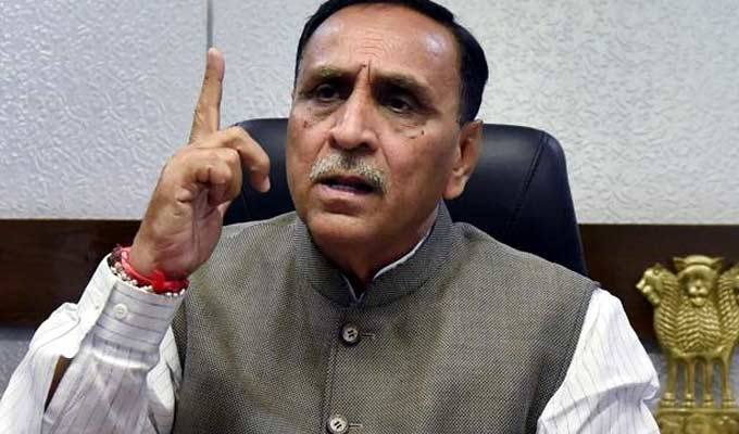 ગાંધીનગર: જળ સંચય અભિયાનને લઈને તંત્રની કામગીરી થી મુખ્યમંત્રી વિજય રુપાણીએ નારાજગી વ્યક્ત કરી છે. ગુજરાત સરકારની કેબિનેટ બેઠકમાં મુખ્યમંત્રી રૂપાણી દ્વારા જળ સંચયના કામોની સમીક્ષા કરવામાં આવી હતી. જળ સંચય અભિયાનને 15 દિવસ થઈ ગયા હોવા છતા પણ કેટલીક જગ્યાએ ધીમી ગતિએ કામ રહ્યું છે અને કેટલીક જગ્યાએ તો કામ શરૂ જ થયા નથી તેને લઈને સીએમ રૂપાણીએ મિટીંગમાં જ અધિકારીઓને ખખડાવ્યા હતા.