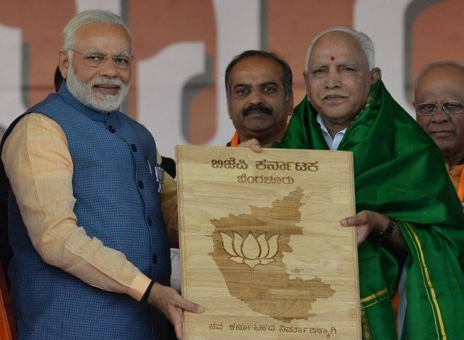 નવી દિલ્હીઃ યેદિયુરપ્પા કર્ણાટકમાં બીજેપીના દિગ્ગજ નેતા છે, 75 વર્ષની ઉંમરમાં પણ બીજેપીના બીએસ યેદિયુરપ્પાના તેવર યુવા નેતાઓ પર ભારે પડતાં દેખાઇ રહ્યાં છે. દમદાર ઇમેજ વાળા યેદિયુરપ્પા એકસમયે ચોખા મીલના ક્લાર્ક હતાં, પછી ખેડૂત નેતા બન્યા અને તેનાથી આગળ વધીને સાઉથમાં તે એવા કદાવર નેતા બની ગયા જેને બીજેપી માટે દક્ષિણમાં બે-બે વાર સરકારનો દરવાજો ખોલ્યો.