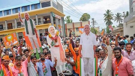 વર્ષ 2006 માં યેદિયુરપ્પાએ જીડીએસ સાથે મળીને કર્ણાટકમાં સરકાર બનાવી હતી, ગઠબંધનની શરત એ હતી કે પહેલા એચડી કુમારસ્વામી સીએમ બનશે પછી યેદિયુરપ્પા. પણ વર્ષ 2007 માં જ્યારે યેદિયુરપ્પાનો નંબર આવ્યો તો કુમારસ્વામીએ ખુરશી ના છોડી. 