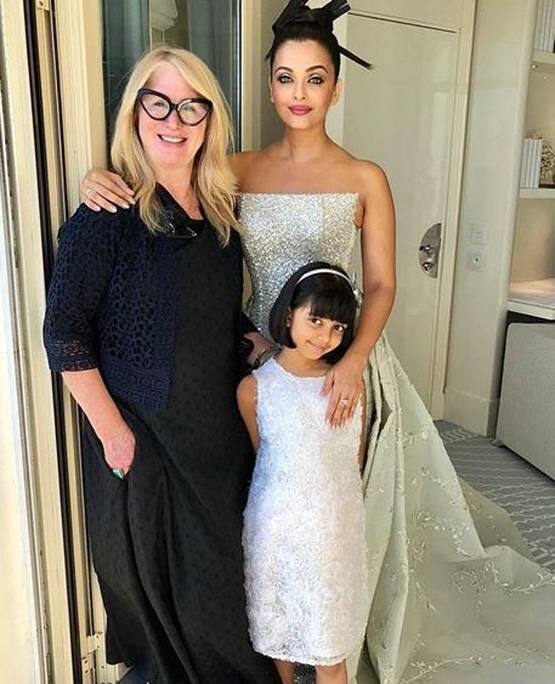 ટ્રોલર્સે આરાધ્યને લિપ પર કિસ કરવાની હરકતને ભારતીય સભ્યતાની વિરુદ્ધની જણાવી. કોઈએ તો અભિનેત્રીને લેસ્બિયન સુદ્ધા કહી દીધી.