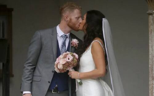 ઉલ્લેખનીય છે કે, બેન સ્ટોક્સને રાજસ્થાને 12.5 કરોડ રૂપિયામાં ખરીદ્યો હતો અને તે આ સીઝનનો સૌથી મોંઘો પ્લેયર છે. જોકે, તે પોતાના નામ અને દામ પ્રમાણે પરફોર્મન્સ કરી શક્યો નહોતો અને 13 મેચોમાં 196 રન અને 8 વિકેટ જ લઈ શક્યો.