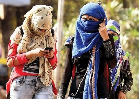 ગુરુવારે ગુજરાતના કંડલા એરપોર્ટ પર 45.2, અમરેલીમાં 44.7, અમદાવાદમાં 44.3, સુરેન્દ્રનગરમાં 44.3, રાજકોટમાં 44, ઈડરમાં 43.6, વલ્લભવિદ્યાનગરમાં 43.5, ગાંધીનગરમાં 43 અને વડોદરામાં 43 ડિગ્રી નોંધાઈ હતી. 