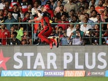 IPL: ડી વિલિયર્સે હવામાં કૂદકો મારીને કયા ખેલાડીનો પડક્યો કેચ, જોઈને લોકો રહી ગયા દંગ