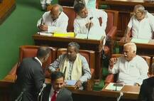 કર્ણાટક: પ્રોટેમ સ્પીકરે લેવડાવ્યા ધારાસભ્યોને શપથ, સુરક્ષાને લઇને 200 માર્શલ તૈનાત કરાયા