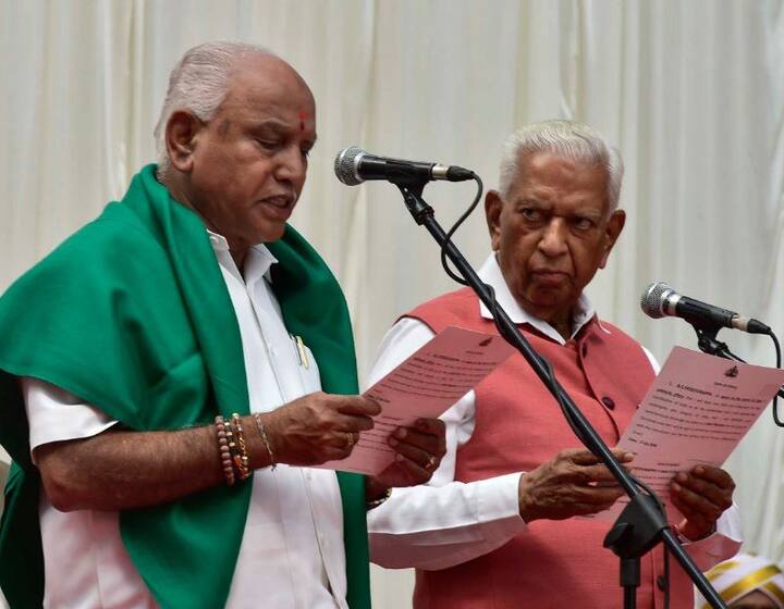 નવી દિલ્હીઃ બીએસ યેદુરપ્પા ભલે કર્ણાટકના મુખ્યમંત્રી બન્યા બાદ માત્ર 55 કલાક સુધી જ હોદ્દા પર રહ્યા હોય પરંતુ આ દરમિયાન તેમણે એક રેકોર્ડ પણ બનાવી દીધો. તેઓ જગદંબિકાપાલ પાલ પછી સૌથી ઓછા દિવસો સુધી સીએમ રહેનારા બીજા નેતા બની ગયા છે. 