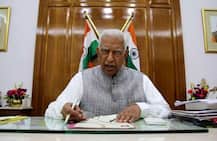 કોંગ્રેસના નેતાએ કર્ણાટકના રાજ્યપાલ વજુભાઈ વાળાની કુતરા સાથે કરી તુલના, જાણો શું કહ્યું