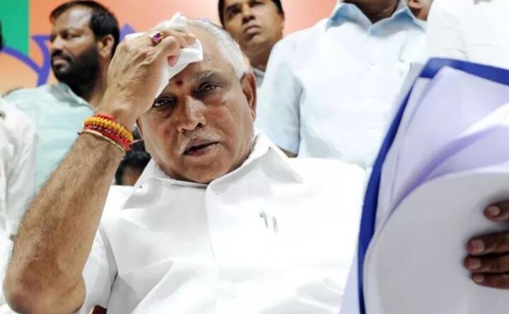 જે બાદ સુપ્રીમ કોર્ટે 15 દિવસના સમયના બદલેશનિવારે સાંજે 4 વાગ્યા સુધીમાં બહુમત સાબિત કરવા આદેશ કર્યો હતો. જોકે ભાજપ બહુમત સાબિત કરવામાં નિષ્ફળ રહી અને બીએસ યેદુરપ્પાએ સીએમ પદેથી રાજીનામું આપવું પડ્યું.