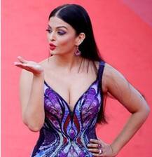 ઐશ્વર્યા રાયે કોને હોઠ પર ‘કિસ’ કરતાં થઈ ગયો મોટો વિવાદ ? સોશિયલ મીડિયા પર થઈ ટ્રોલ