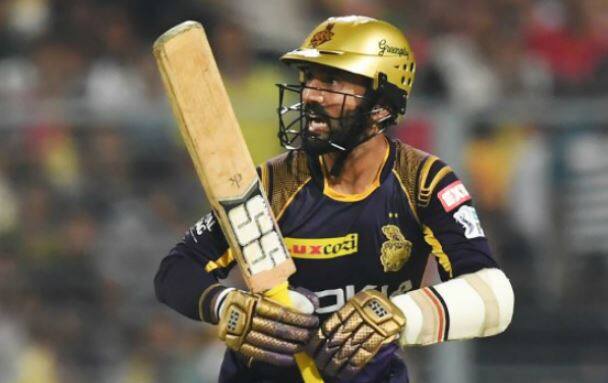 આ સીઝનમાં જ KKRનો કેપ્ટન બનેલો કાર્તિક શાનદાર ફોર્મમાં દેખાઈ રહ્યો છે. IPLની ત્રીજી મેચમાં તેણે રોયલ ચેલેન્જર્સ બેંગ્લોર વિરુદ્ધ નિર્ણાયક 35 રન, 15મી મેચમાં રાજસ્થાન રોયલ્સ વિરુદ્ધ અણનમ 42 ત્યારબાદ ચેન્નઈ વિરુદ્ધ અણનમ 45 અને ગત મેચમાં રાજસ્થાન વિરુદ્ધ અણનમ 41 રનની ઈનિગ રમી હતી. આ તમામ મેચો એવી રહી જેમાં દિનેશ કાર્તિકની ઈનિંગથી રિઝલ્ટ KKRના પક્ષમાં આવ્યા.