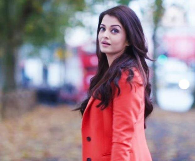  અત્યારે આનંદ એલ રાયની ફિલ્મ ‘ઝીરો’ના શૂટિંગમાં વ્યસ્ત છે. તે સપ્ટેમ્બરમાં ‘સેલ્યૂટ’નું શૂટિંગ શરૂ કરશે. આ અંગે ઐશ્વર્યાના સ્પોક્સપર્સને કહ્યું કે, હજુ સુધી ‘સેલ્યૂટ’ માટે તેને એપ્રોચ કરવામાં આવી નથી. જો તેને ફિલ્મ માટે અપ્રોચ કરવામાં આવે તો એ જોવું રસપ્રદ રહેશે કે, દીપિકા અને ઐશ્વર્યામાંથી કોણ શાહરુખની હીરોઈન બને છે.