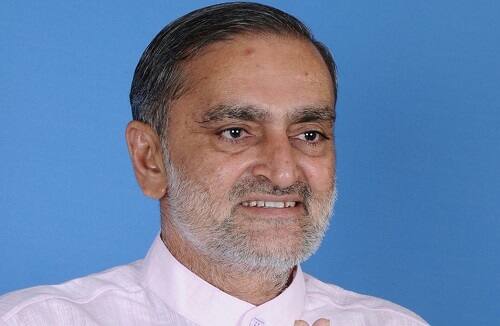 ફરિયાદ નોંધાતા શૈલેષ ભટ્ટ ફરાર થઈ ગયો છે. જ્યારે તેના ભાણીયા નિકુંજ ભટ્ટની સીઆઈડી ક્રાઈમે ધરપકડ કરી છે. નોંધનીય છે કે, આ કેસમાં પૂર્વ ધારાસભ્ય નલિન કોટડિયા સામે બિનજામીનપાત્ર અરેસ્ટ વોરંટ નીકળ્યું છે. જોકે, હજુ સુધી પકડાયા નથી.