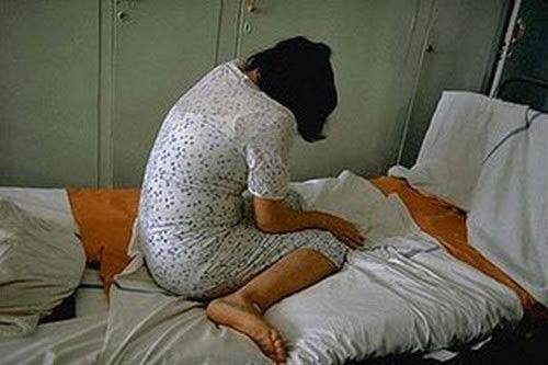 યુવતીએ આ કામમાં વેરાવળની સંગીતા બાવાજી અને મીના નામની યુવતી આરોપી યુવકોની મદદ કરતી હોવાનો આરોપ પણ મુક્યો છે. વેરાવળ પોલીસે પીડિતાની ફરીયાદને આધારે આરોપીઓ સામે ગુનો નોંધી તપાસ હાથ ઘરી છે. ફરિયાદ થતાં જ પાંચેય યુવકો રાતોરાત ફરાર થઈ ગયા છે. યુવતીએ આ આરોપીઓ સામે 19મી મેના રોજ ફરિયાદ કરી હતી. 