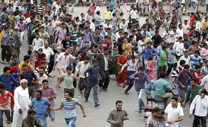 આ કેસમાં અગાઉ સિદ્ધાર્થની બહેને પણ જુબાની આપી હતી. જેમાં પણ પોલીસ ફાયરિંગમાં જ ભાઇ અને પિતાનું મોત થયું હોવાનું જણાવ્યું હતું.