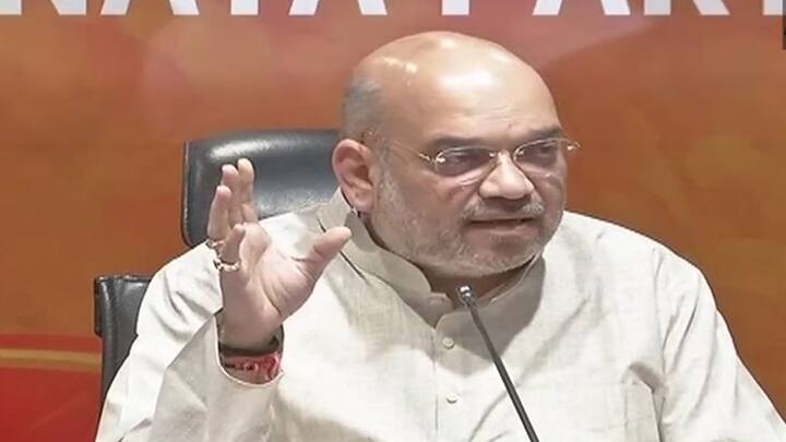 અમિત શાહે કહ્યું, જો અમે સરકાર બનાવવાનો દાવો ન કરત તો કર્ણાટકના જનાદેશ અનુસાર આ કામ ન થાત. 104 સીટોના જનાદેશ પછી વિશેષ રૂપથી કોંગ્રેસ વિરૂદ્ધ જનાદેશ પછી અમે આ દાવો કર્યો હતો, જેમાં કંઈ જ અનુચિત ન હતું.