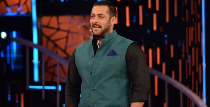  ઉલ્લેખનીય છે કે, બિગબોસ સીઝન 11 અત્યાર સુધીની સૌથી સુપરહીટ સીઝન રહી છે. ગત કેટલાક વર્ષોથી બિગબોસને સલમાન ખાન જ હોસ્ટ કરી રહ્યા છે, તો આવામાં અંદાજ લગાવાઈ રહ્યો છે કે, આ વખતે બીજું કોણ હશે.