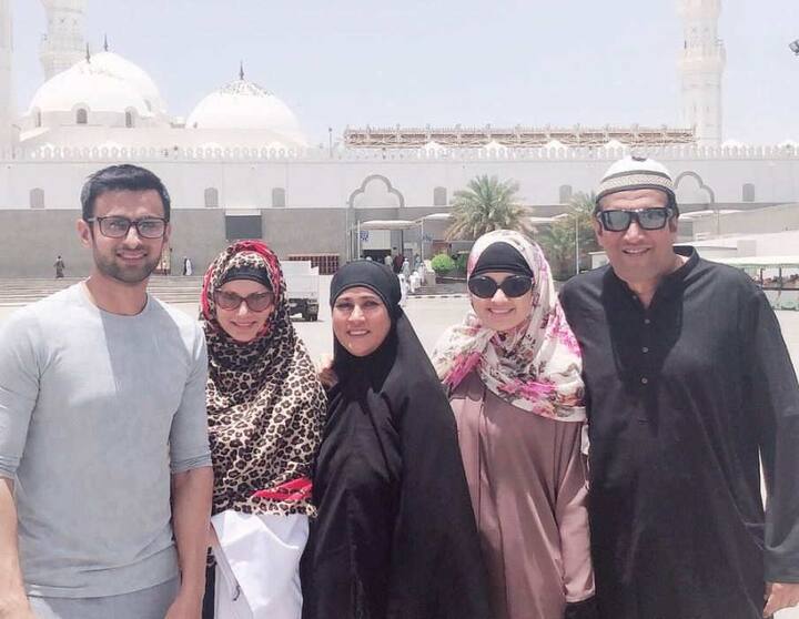 નવી દિલ્હીઃ સાનિયા મિર્ઝાએ તેની પ્રેગનેન્સીના સમાચાર સોશિયલ મીડિયા દ્વારા ફેન્સને આપ્યા હતા. માત્ર એટલું જ નહીં તેના પતિ અને ક્રિકેટર શોએબ મલિકે પણ ફેન્સને #MirzaMalik લખીને પપ્પા બનવાના સમાચાર આપ્યા હતા.