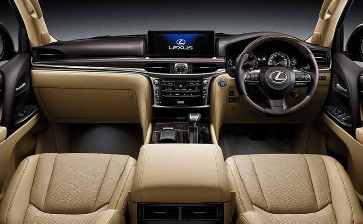Lexus LX 570ના ઈન્ટીરિયરમાં લેધર સીટ સોફ્ટ ટચ મટીરિયલની સાથે ડુઅલ ટોન થીમમાં આપવામાં આવ્યું છે. તેના કેબિનમાં 12.3 ઈંચ ટચસ્ક્રીન ઇન્ફોટેનમેન્ટ સિસ્ટમ, 14 સેન્સર્સની સાથે ઓટોમેટિક ક્લાઇમેટ કન્ટ્રોલ અને 19 સ્પીકર્સ સાથે માર્ક લેવિનસન ઓડિયો સિસ્ટમ આપવામાં આવી છે.